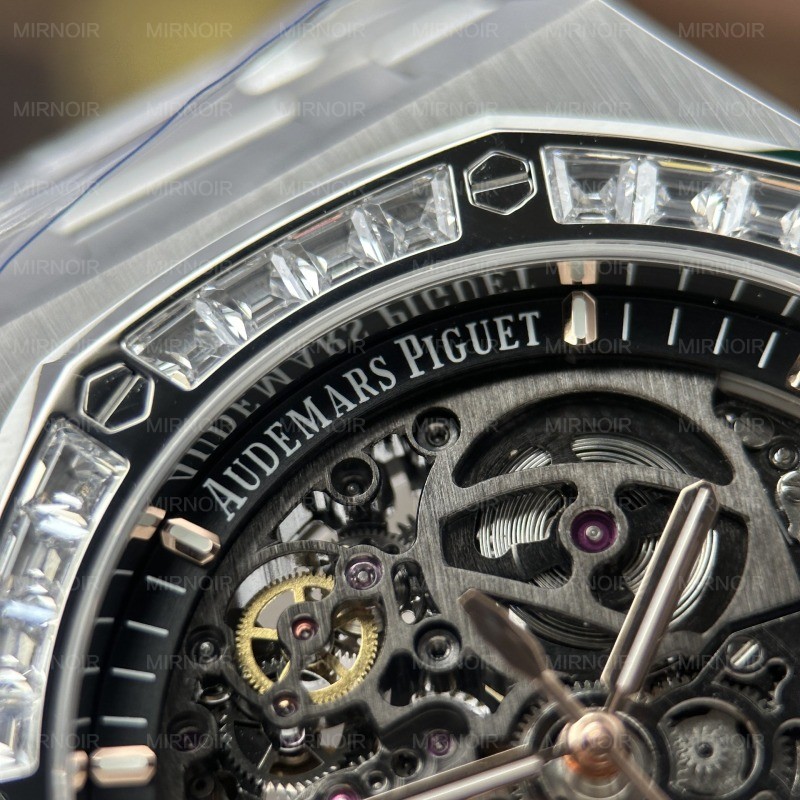 Dong-Ho-Audemars-Piguet-Che-Tac-Royal-Oak-Openworked-Frosted-15412-Mat-Lo-Co-Vien-Dinh-Da-Baguette-41mm-8.jpg
