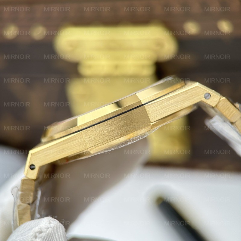 Dong-Ho-Audemars-Piguet-Replica-11-Royal-Oak-Openworked-Frosted-15412-Ma-Vang-Vien-Dinh-Da-Baguette-41mm-5.jpg