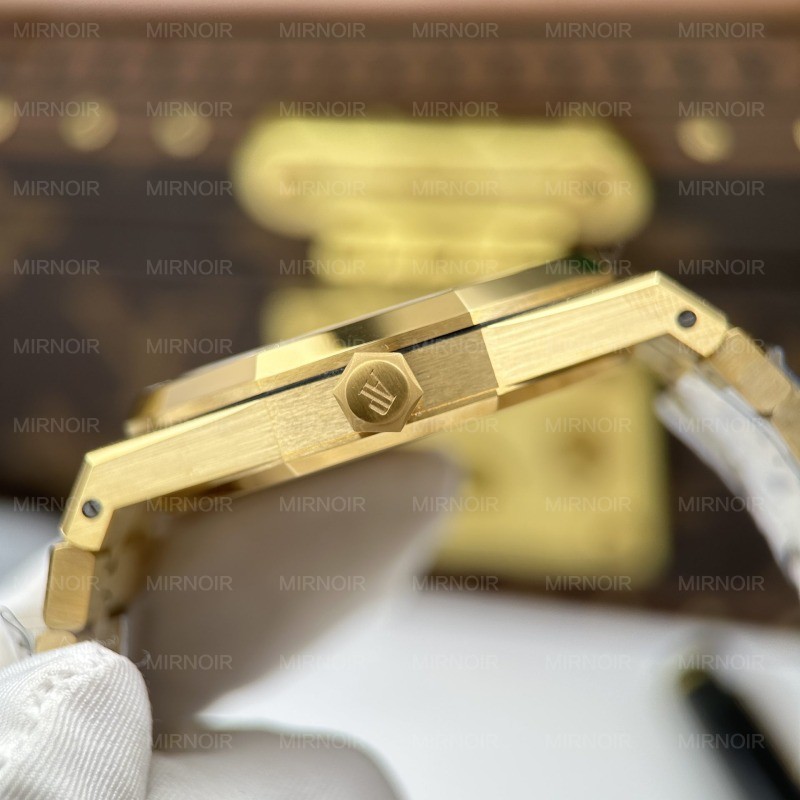 Dong-Ho-Audemars-Piguet-Replica-11-Royal-Oak-Openworked-Frosted-15412-Ma-Vang-Vien-Dinh-Da-Baguette-41mm-6.jpg