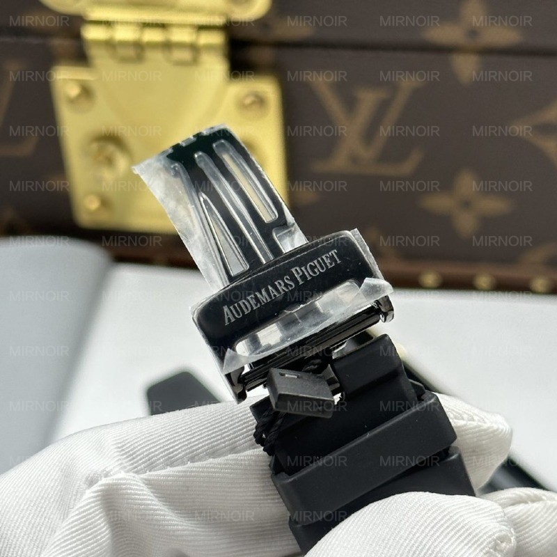 Dong-Ho-Audemars-Piguet-Che-Tac-Royal-Oak-DiW-15500-Vo-Carbon-Kim-Giay-Mau-Do-41mm-2-1024x1024.jpg
