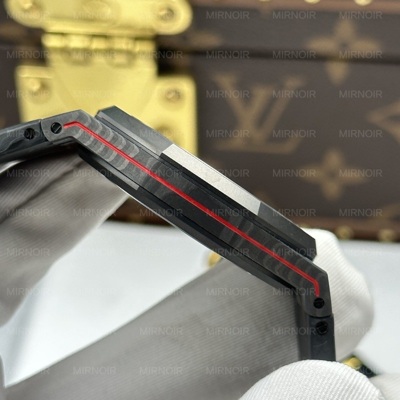 Dong-Ho-Audemars-Piguet-Che-Tac-Royal-Oak-DiW-15500-Vo-Carbon-Kim-Giay-Mau-Do-41mm-4.jpg