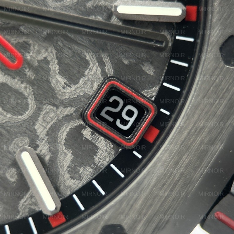 Dong-Ho-Audemars-Piguet-Che-Tac-Royal-Oak-DiW-15500-Vo-Carbon-Kim-Giay-Mau-Do-41mm-7.jpg