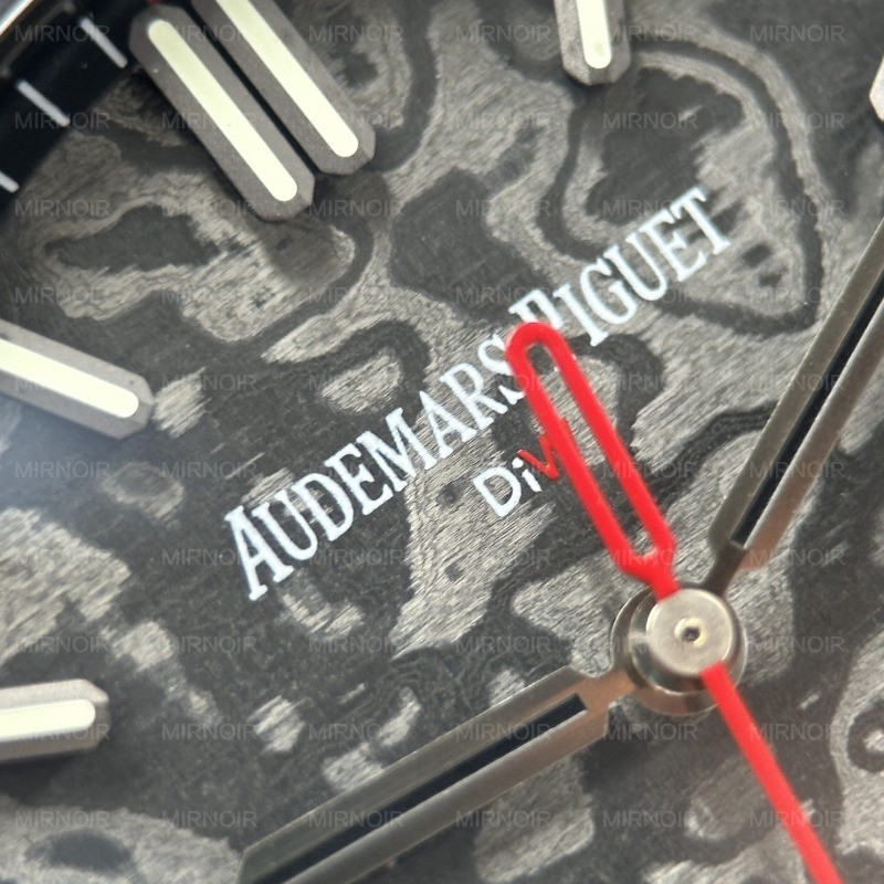 Dong-Ho-Audemars-Piguet-Che-Tac-Royal-Oak-DiW-15500-Vo-Carbon-Kim-Giay-Mau-Do-41mm-8.jpg