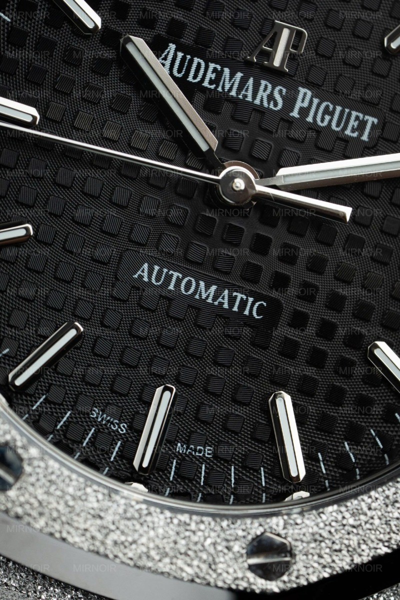 Dong-Ho-Audemars-Piguet-Rep-Cao-Cap-Royal-Oak-Frosted-Gold-15454BC-Mat-Den-Xuong-APS-37mm-5.jpg