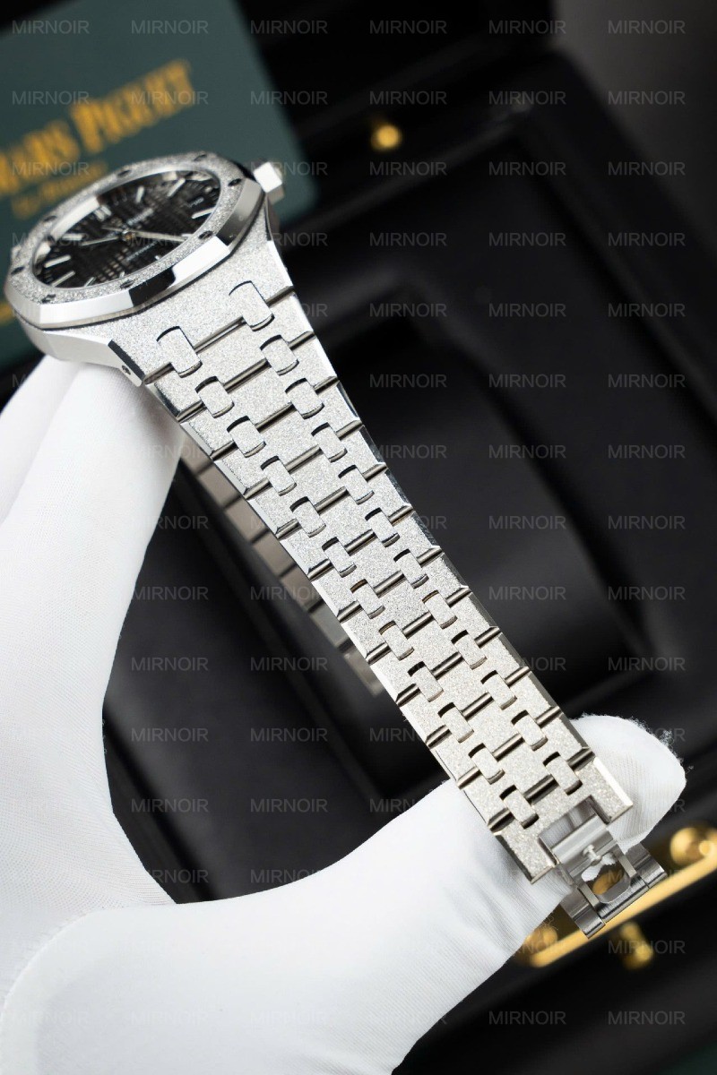 Dong-Ho-Audemars-Piguet-Rep-Cao-Cap-Royal-Oak-Frosted-Gold-15454BC-Mat-Den-Xuong-APS-37mm-12.jpg