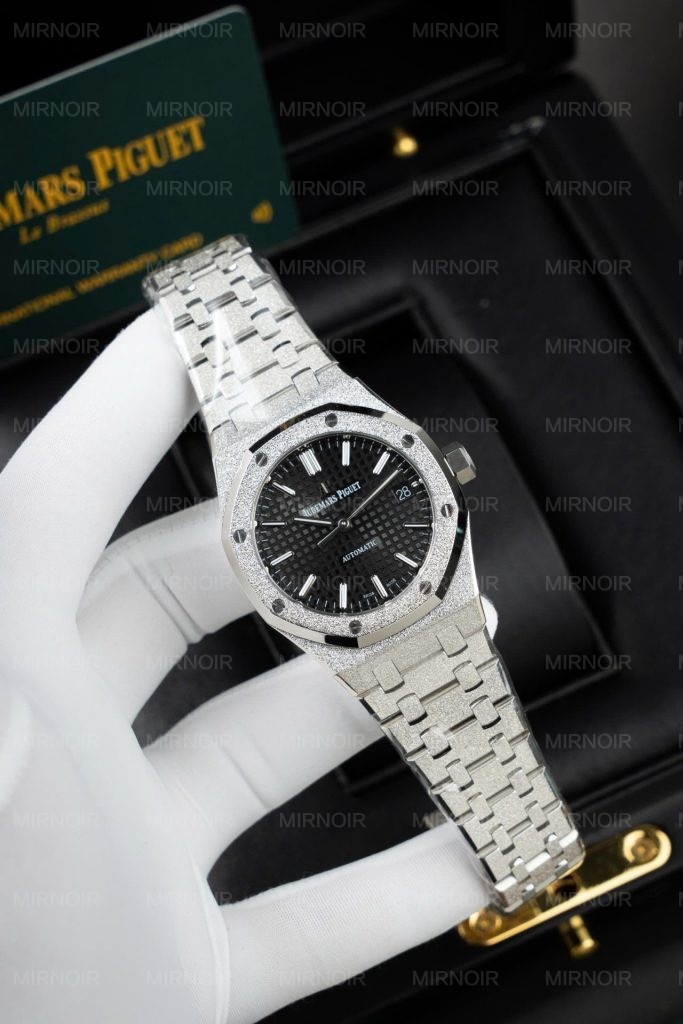 Dong-Ho-Audemars-Piguet-Rep-Cao-Cap-Royal-Oak-Frosted-Gold-15454BC-Mat-Den-Xuong-APS-37mm-13-683x1024.jpg