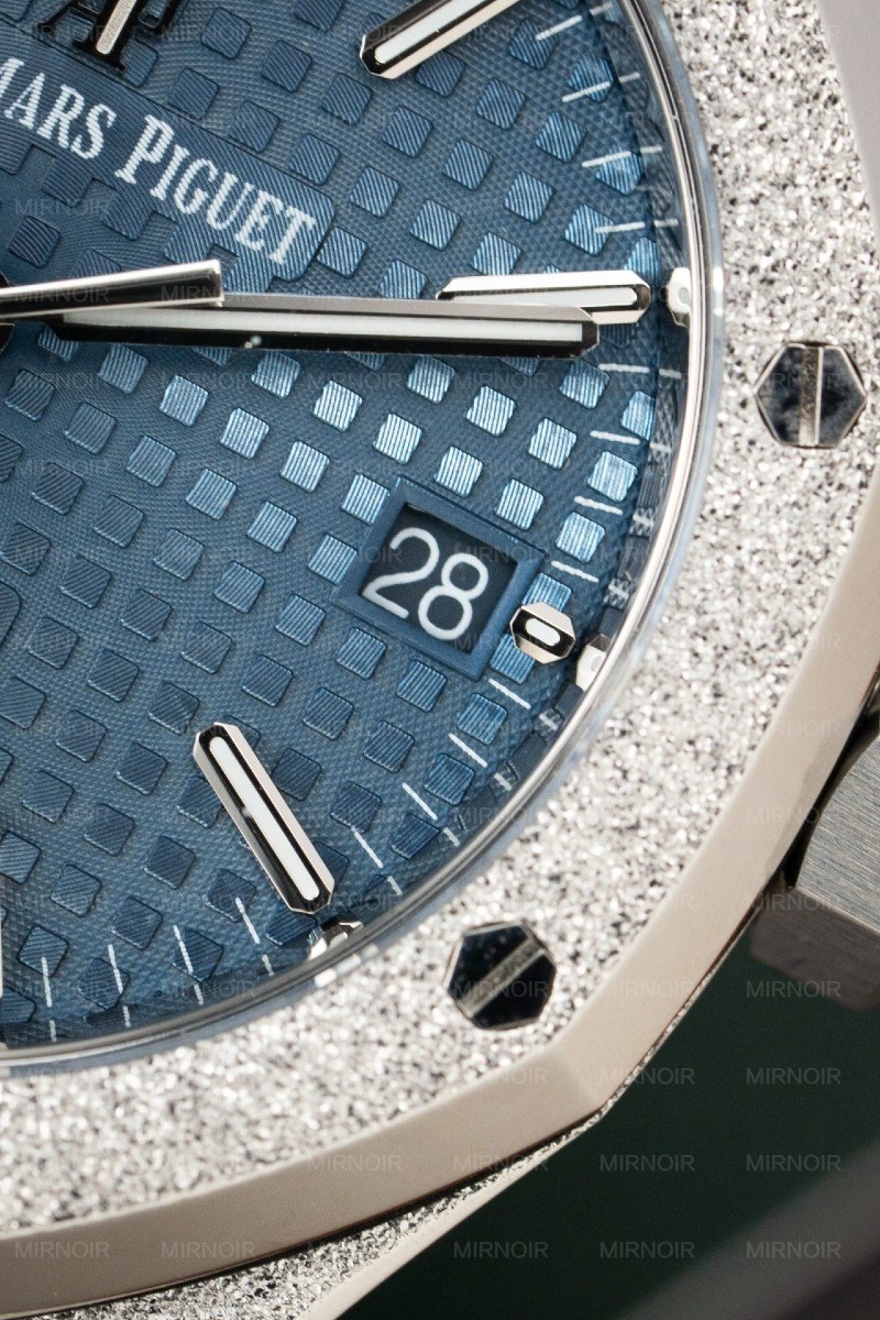 Dong-Ho-Audemars-Piguet-Replica-11-Royal-Oak-Frosted-Gold-15454BC-Mat-Xanh-Duong-Xuong-APS-37mm-4.jpg