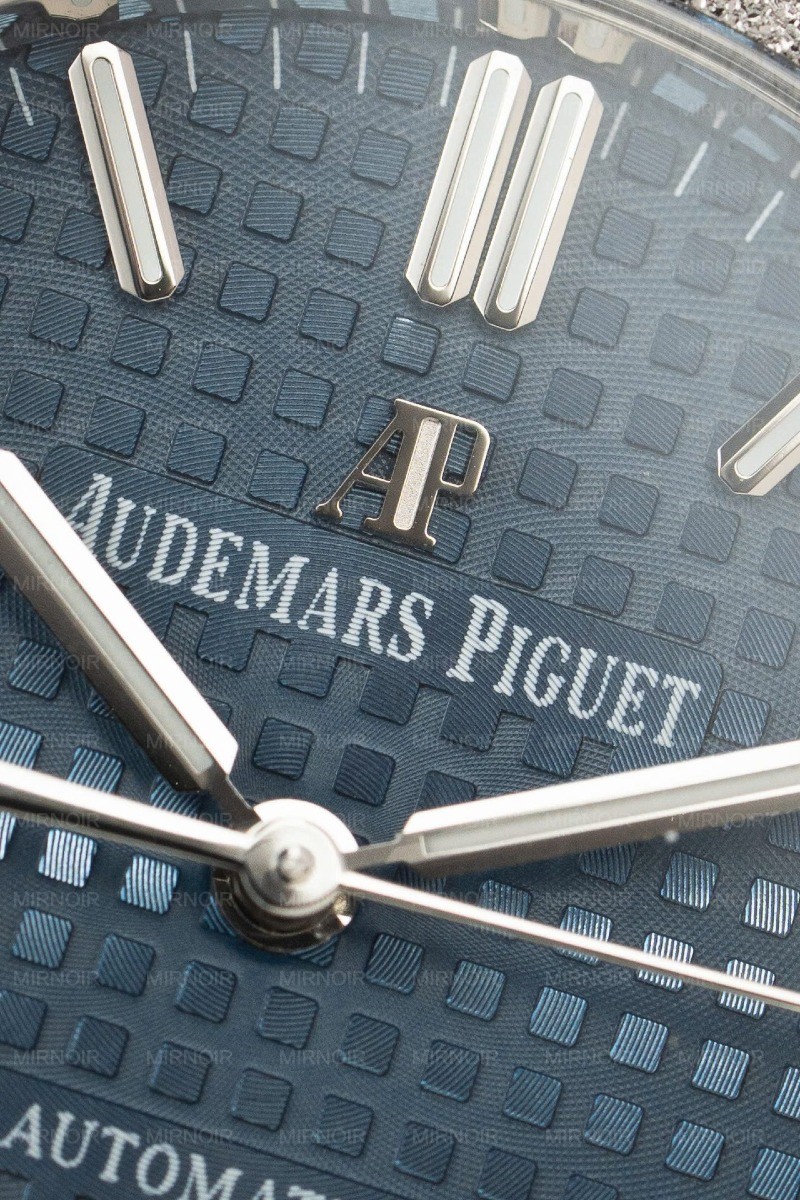 Dong-Ho-Audemars-Piguet-Replica-11-Royal-Oak-Frosted-Gold-15454BC-Mat-Xanh-Duong-Xuong-APS-37mm-5.jpg
