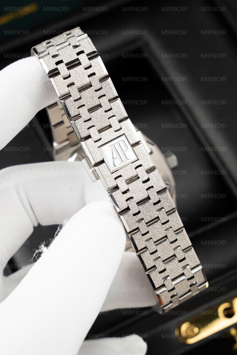 Dong-Ho-Audemars-Piguet-Replica-11-Royal-Oak-Frosted-Gold-15454BC-Mat-Xanh-Duong-Xuong-APS-37mm-9.jpg