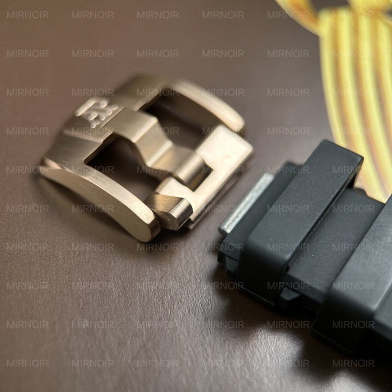 Dong-Ho-Audemars-Piguet-Royal-Oak-Concept-Flying-Tourbillon-UAE-Version-Replica-11-Vo-Carbon-42mm-2.jpg