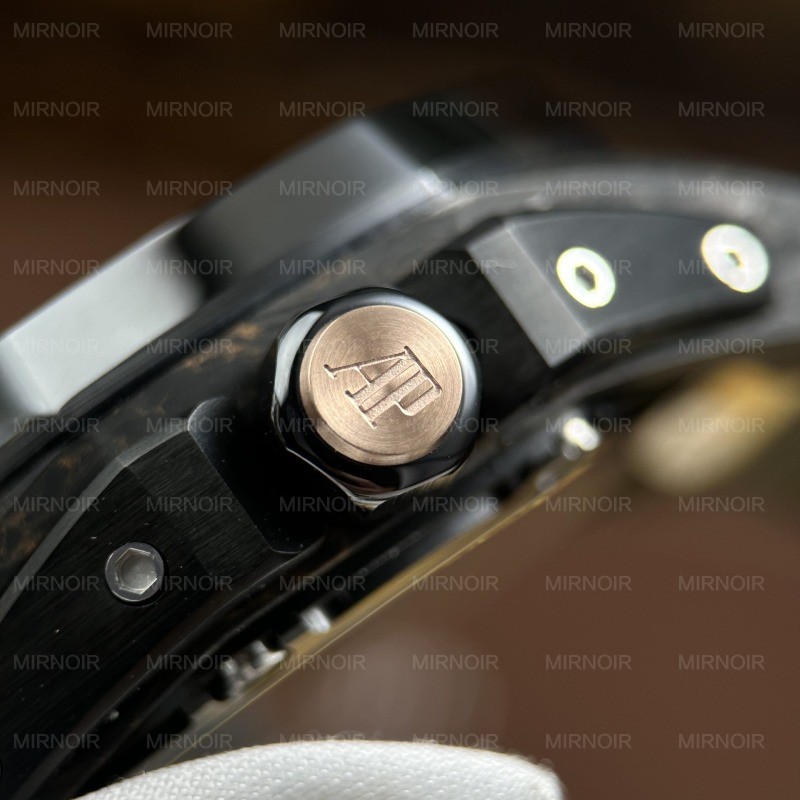 Dong-Ho-Audemars-Piguet-Royal-Oak-Concept-Flying-Tourbillon-UAE-Version-Replica-11-Vo-Carbon-42mm-9.jpg