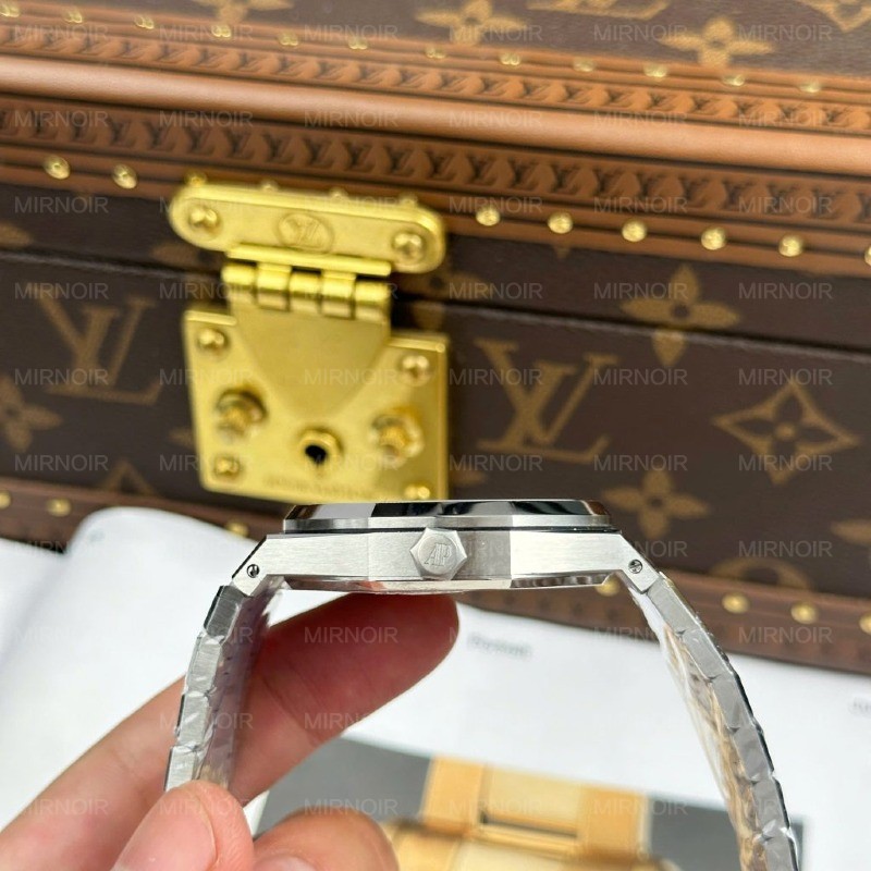 Dong-Ho-Audemars-Piguet-Royal-Oak-15510ST-Replica-11-Mat-Xanh-La-Cay-Day-Kim-Loai-Xuong-APS-41mm-6-1024x1024.jpg