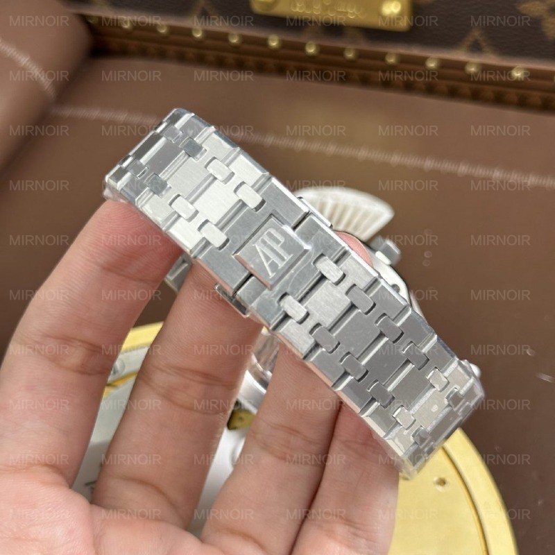 Dong-Ho-Audemars-Piguet-Rep-11-Royal-Oak-Selfwinding-Flying-Tourbillon-26730BC-Mat-Xanh-La-Cay-Dinh-Da-Baguette-41mm-2-1024x1024.jpg
