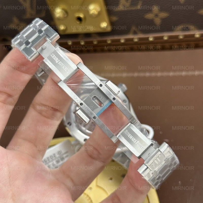 Dong-Ho-Audemars-Piguet-Rep-11-Royal-Oak-Selfwinding-Flying-Tourbillon-26730BC-Mat-Xanh-La-Cay-Dinh-Da-Baguette-41mm-4-1024x1024.jpg