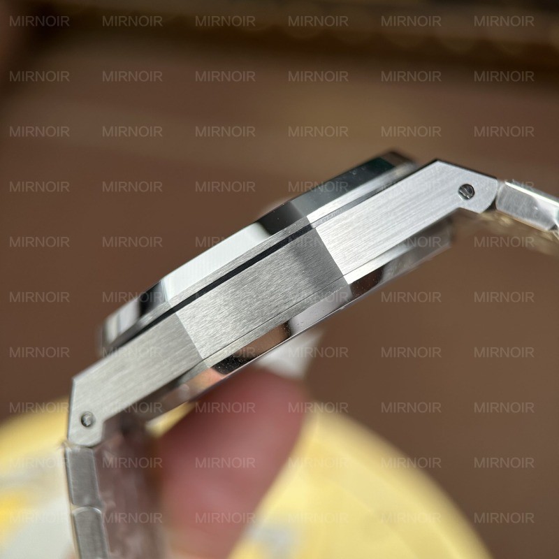 Dong-Ho-Audemars-Piguet-Rep-11-Royal-Oak-Selfwinding-Flying-Tourbillon-26730BC-Mat-Xanh-La-Cay-Dinh-Da-Baguette-41mm-7.jpg