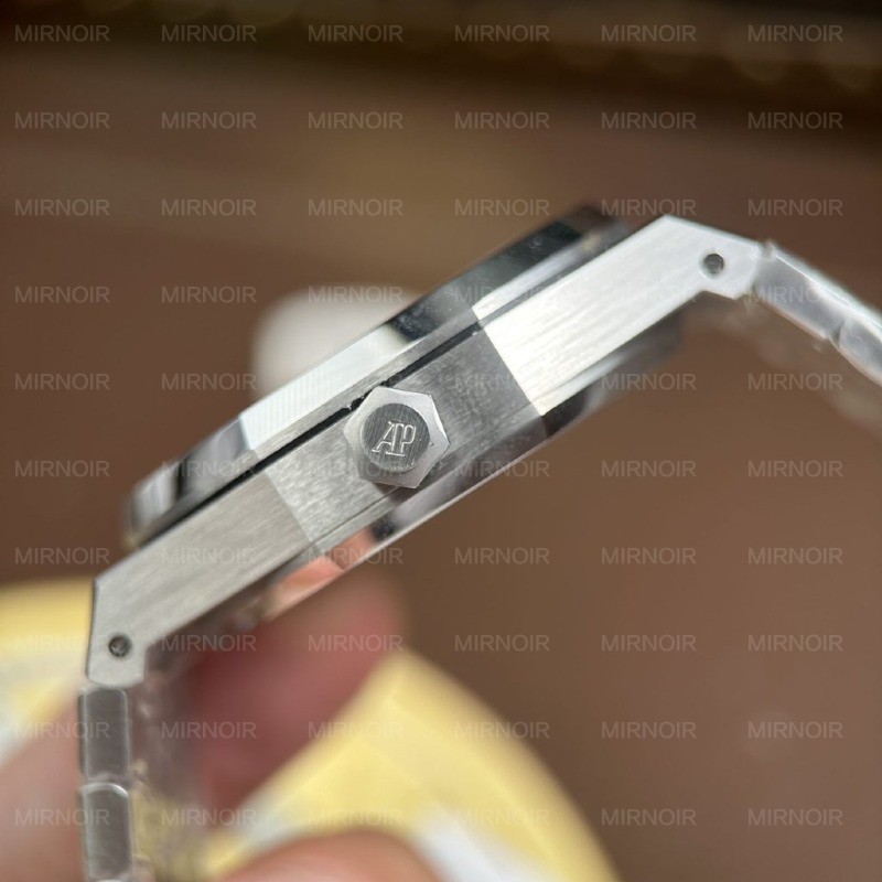 Dong-Ho-Audemars-Piguet-Rep-11-Royal-Oak-Selfwinding-Flying-Tourbillon-26730BC-Mat-Xanh-La-Cay-Dinh-Da-Baguette-41mm-8-1024x1024.jpg