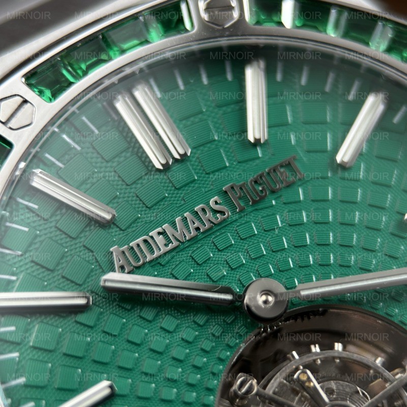 Dong-Ho-Audemars-Piguet-Rep-11-Royal-Oak-Selfwinding-Flying-Tourbillon-26730BC-Mat-Xanh-La-Cay-Dinh-Da-Baguette-41mm-9.jpg