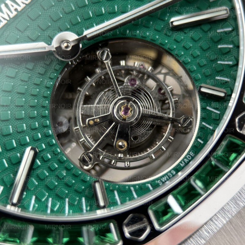Dong-Ho-Audemars-Piguet-Rep-11-Royal-Oak-Selfwinding-Flying-Tourbillon-26730BC-Mat-Xanh-La-Cay-Dinh-Da-Baguette-41mm-10.jpg