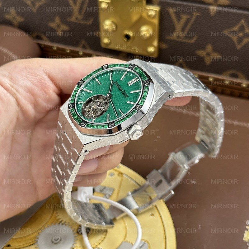 Dong-Ho-Audemars-Piguet-Rep-11-Royal-Oak-Selfwinding-Flying-Tourbillon-26730BC-Mat-Xanh-La-Cay-Dinh-Da-Baguette-41mm-13.jpg