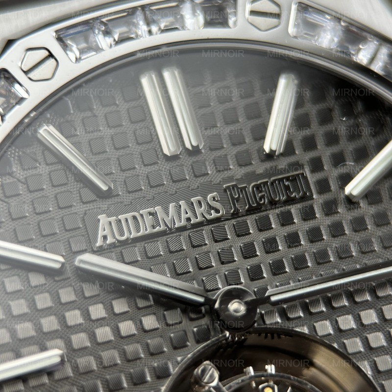 Dong-Ho-Audemars-Piguet-Replica-11-Royal-Oak-Selfwinding-Flying-Tourbillon-26730BC-Mat-Xam-Dinh-Da-Baguette-41mm-11.jpg