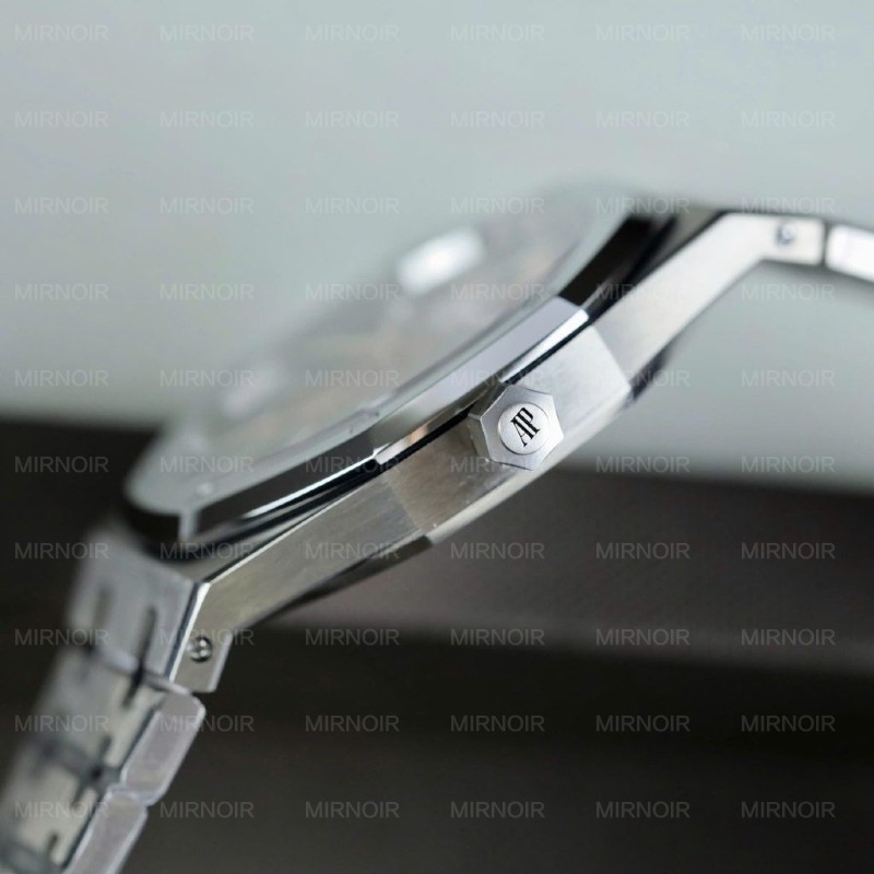 Dong-Ho-Audemars-Piguet-Royal-Oak-Extra-thin-Jumbo-16202-Replica-11-Mat-Mau-Do-Do-Nha-May-ZF-39mm-4-1024x1024.jpg
