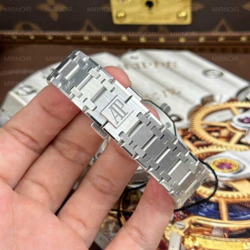 Dong-Ho-Audemars-Piguet-Replica-11-Royal-Oak-Jumbo-Extra-thin-Openworked-16204-Mat-Lo-Co-Mau-Trang-Nha-May-ZF-39mm-2-1024x1024.jpg