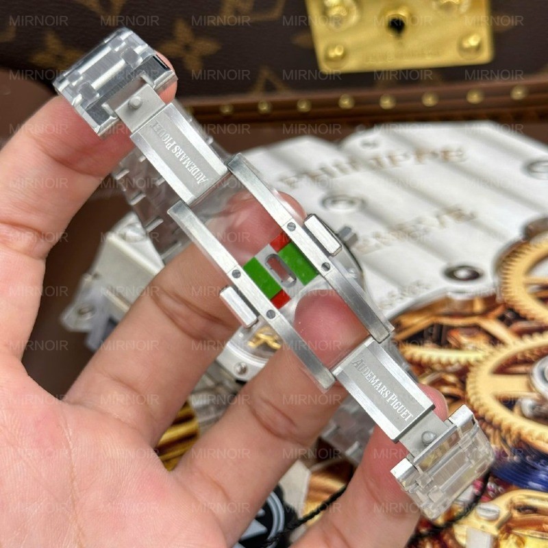 Dong-Ho-Audemars-Piguet-Replica-11-Royal-Oak-Jumbo-Extra-thin-Openworked-16204-Mat-Lo-Co-Mau-Trang-Nha-May-ZF-39mm-3-1024x1024.jpg