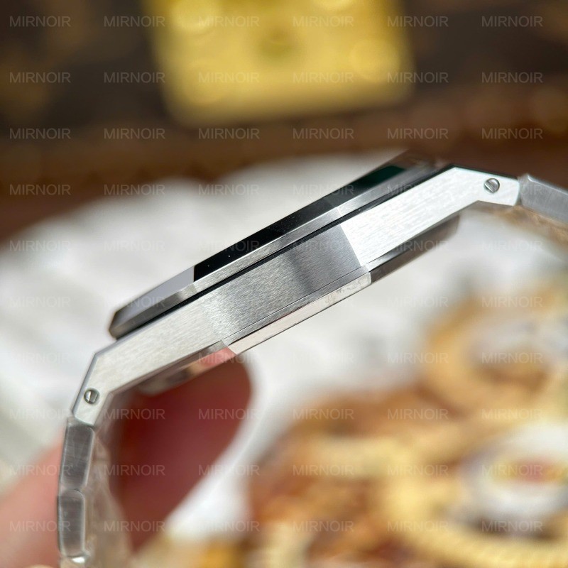 Dong-Ho-Audemars-Piguet-Replica-11-Royal-Oak-Jumbo-Extra-thin-Openworked-16204-Mat-Lo-Co-Mau-Trang-Nha-May-ZF-39mm-5.jpg
