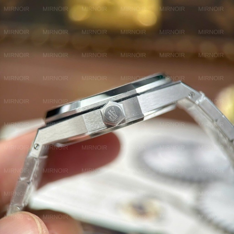Dong-Ho-Audemars-Piguet-Royal-Oak-15450-Replica-1-1-1024x1024.jpg