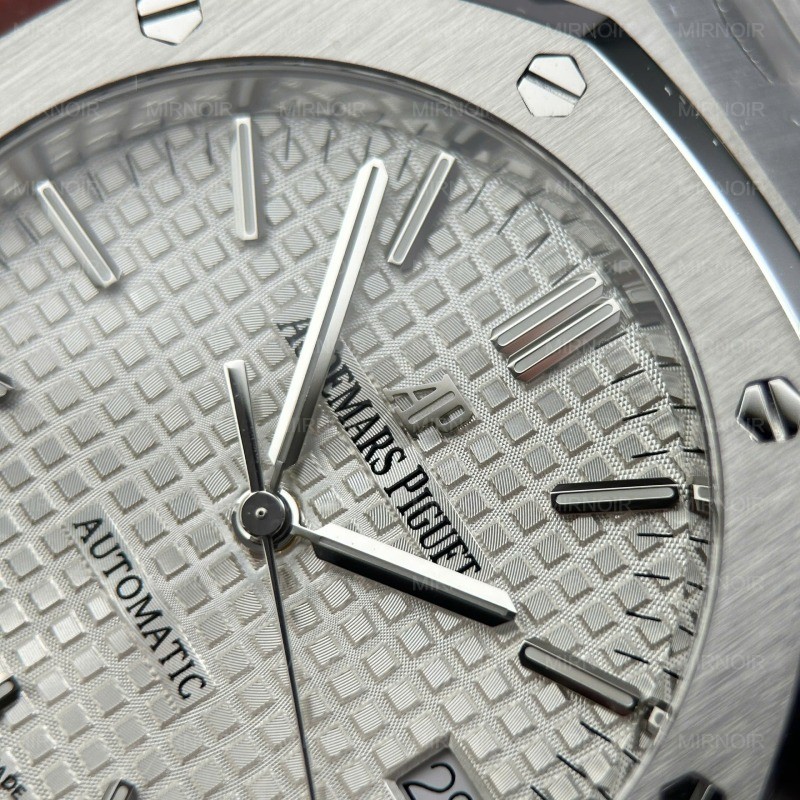 Dong-Ho-Audemars-Piguet-Royal-Oak-15450-Replica-11-Mat-Trang-May-Co-Thuy-Sy-Nha-May-ZF-37mm-9.jpg