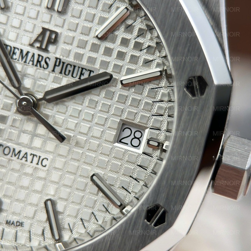 Dong-Ho-Audemars-Piguet-Royal-Oak-15450-Replica-11-Mat-Trang-May-Co-Thuy-Sy-Nha-May-ZF-37mm-10.jpg