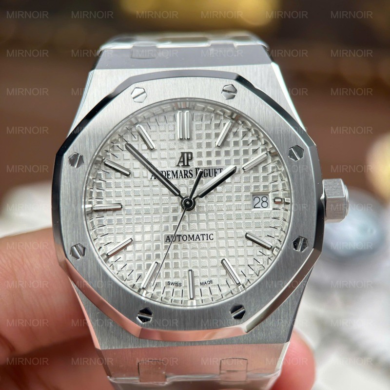 Dong-Ho-Audemars-Piguet-Royal-Oak-15450-Replica-11-Mat-Trang-May-Co-Thuy-Sy-Nha-May-ZF-37mm-11.jpg
