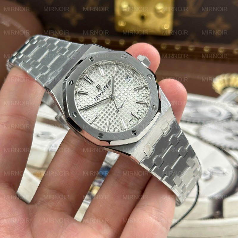 Dong-Ho-Audemars-Piguet-Royal-Oak-15450-Replica-11-Mat-Trang-May-Co-Thuy-Sy-Nha-May-ZF-37mm-13.jpg