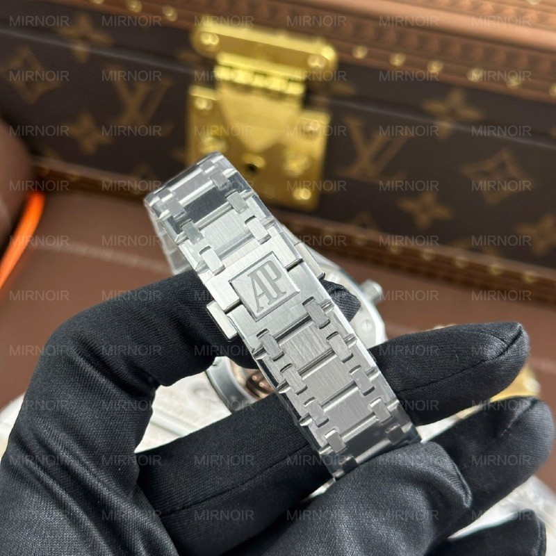 Dong-Ho-Audemars-Piguet-Replica-11-Royal-Oak-Jumbo-Extra-thin-16202-Mat-So-Grained-Tuscan-Xuong-ZF-39mm-2-1024x1024.jpg