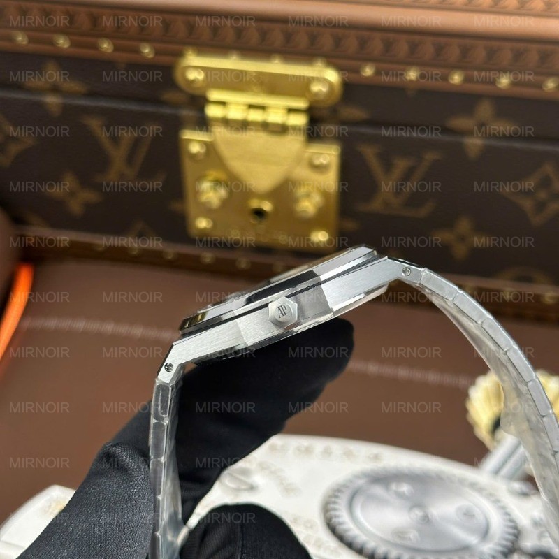 Dong-Ho-Audemars-Piguet-Replica-11-Royal-Oak-Jumbo-Extra-thin-16202-Mat-So-Grained-Tuscan-Xuong-ZF-39mm-5-1024x1024.jpg