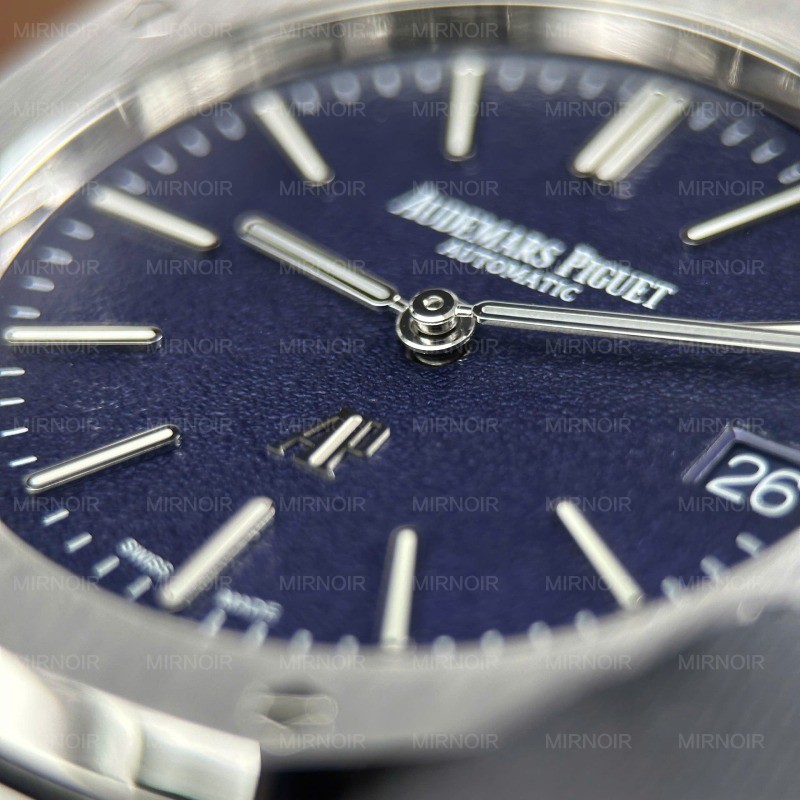 Dong-Ho-Audemars-Piguet-Replica-11-Royal-Oak-Jumbo-Extra-thin-16202-Mat-So-Grained-Tuscan-Xuong-ZF-39mm-9.jpg