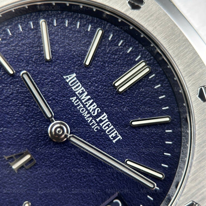 Dong-Ho-Audemars-Piguet-Replica-11-Royal-Oak-Jumbo-Extra-thin-16202-Mat-So-Grained-Tuscan-Xuong-ZF-39mm-10.jpg