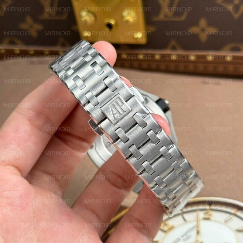Dong-Ho-Audemars-Piguet-Royal-Oak-Offshore-Diver-15710-Rep-11-Mat-Den-Day-Kim-Loai-Xuong-APS-42mm-1-1024x1024.jpg