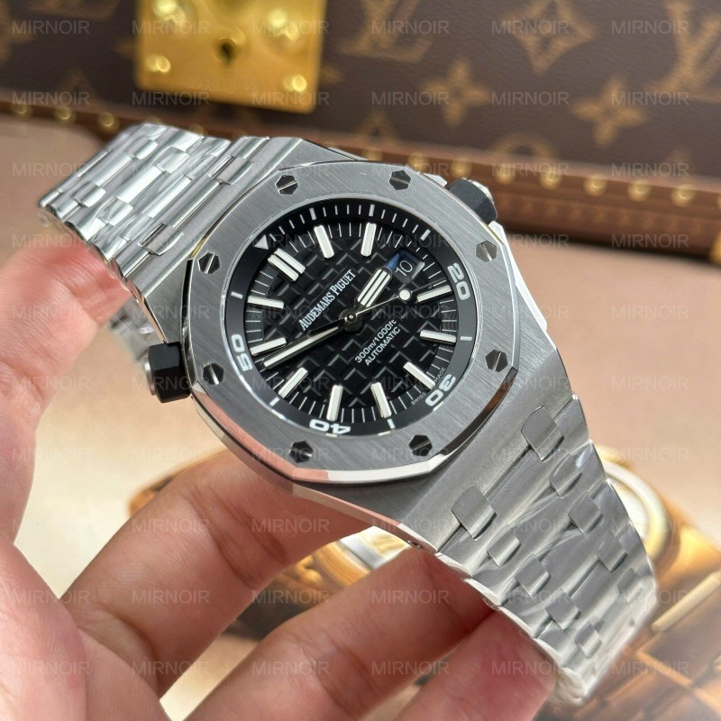 Dong-Ho-Audemars-Piguet-Royal-Oak-Offshore-Diver-15710-Rep-11-Mat-Den-Day-Kim-Loai-Xuong-APS-42mm-2.jpg