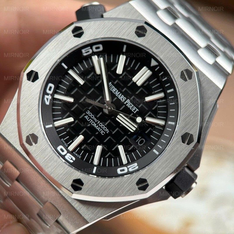 Dong-Ho-Audemars-Piguet-Royal-Oak-Offshore-Diver-15710-Rep-11-Mat-Den-Day-Kim-Loai-Xuong-APS-42mm-5.jpg