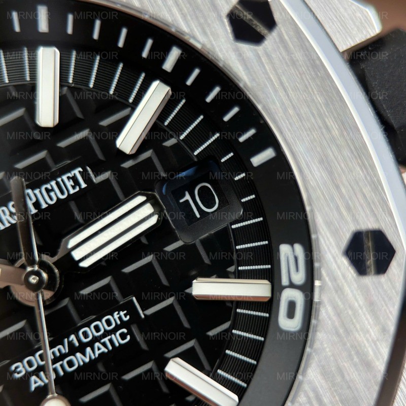 Dong-Ho-Audemars-Piguet-Royal-Oak-Offshore-Diver-15710-Rep-11-Mat-Den-Day-Kim-Loai-Xuong-APS-42mm-6.jpg