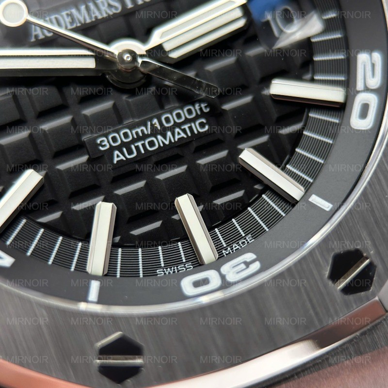 Dong-Ho-Audemars-Piguet-Royal-Oak-Offshore-Diver-15710-Rep-11-Mat-Den-Day-Kim-Loai-Xuong-APS-42mm-7.jpg