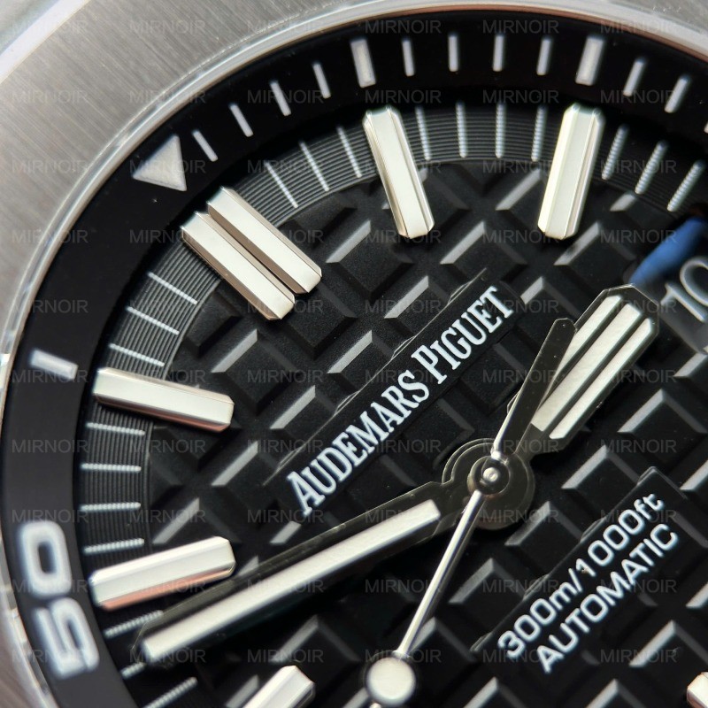 Dong-Ho-Audemars-Piguet-Royal-Oak-Offshore-Diver-15710-Rep-11-Mat-Den-Day-Kim-Loai-Xuong-APS-42mm-8.jpg