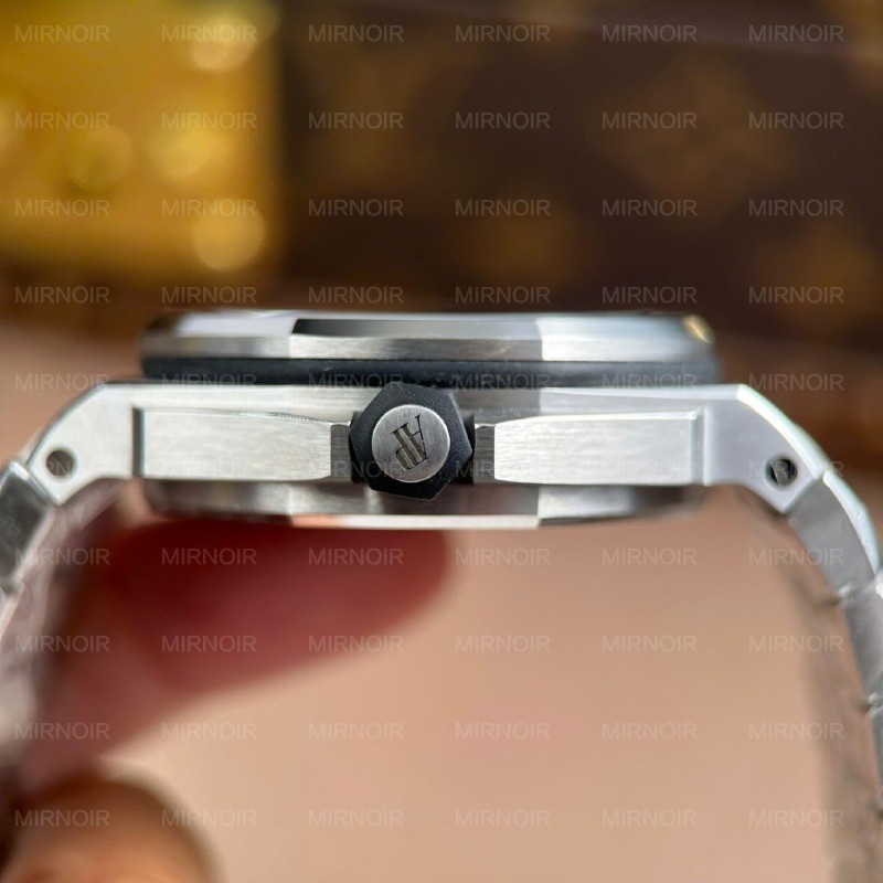 Dong-Ho-Audemars-Piguet-Royal-Oak-Offshore-Diver-15710-Rep-11-Mat-Den-Day-Kim-Loai-Xuong-APS-42mm-11-1024x1024.jpg