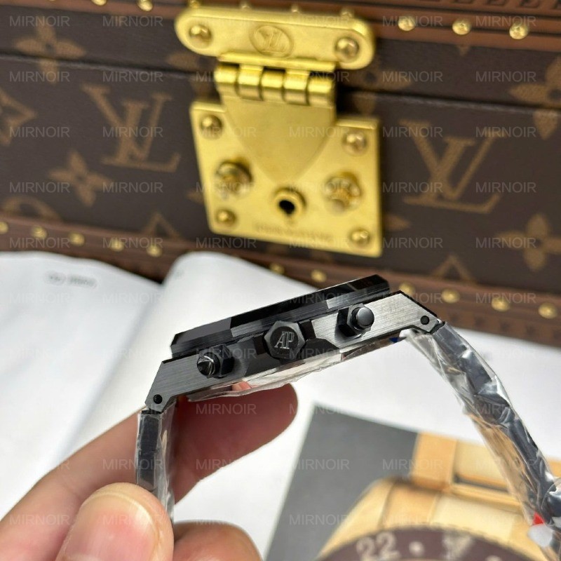 Dong-Ho-Audemars-Piguet-Replica-11-Royal-Oak-Chronograph-26240-Vo-Gom-Mat-Xanh-Than-APS-41mm-7-1024x1024.jpg