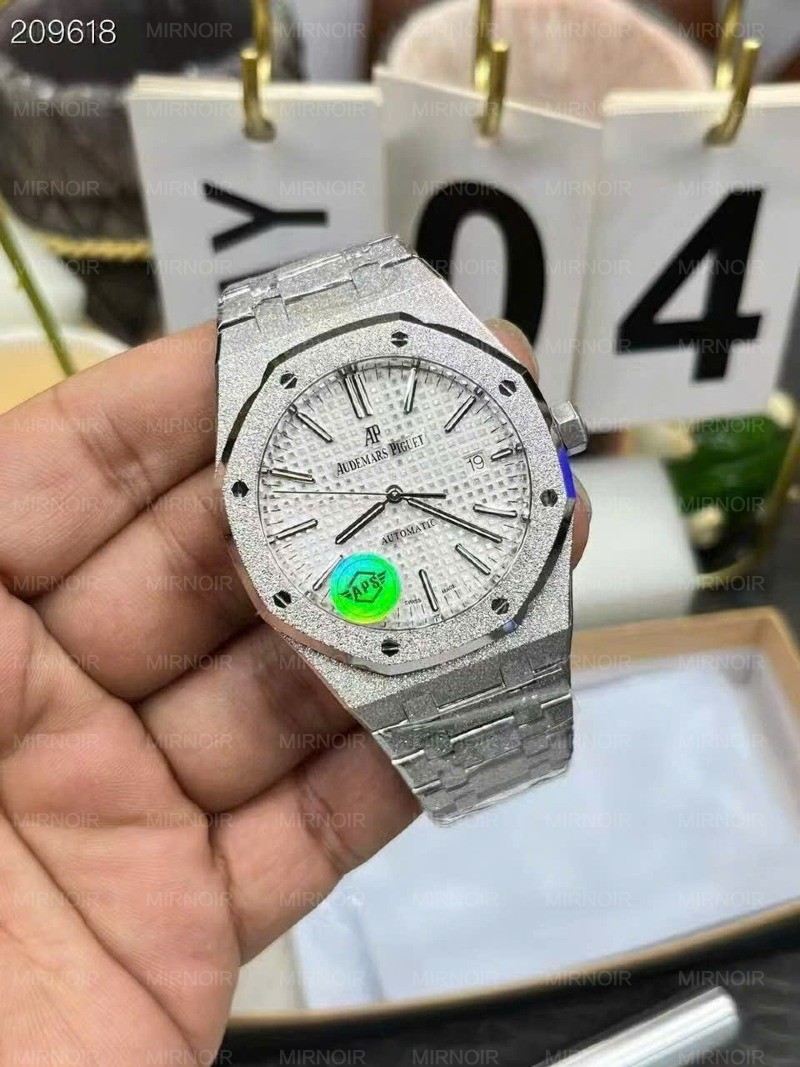 Dong-Ho-Audemars-Piguet-Replica-11-Royal-Oak-Frosted-Gold-15410-Mat-Trang-Nha-May-APS-41mm-5.jpg