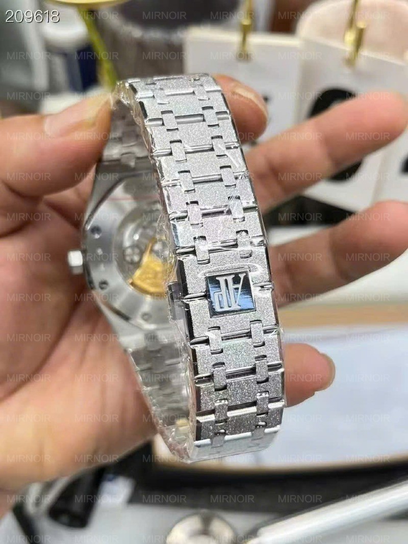 Dong-Ho-Audemars-Piguet-Replica-11-Royal-Oak-Frosted-Gold-15410-Mat-Trang-Nha-May-APS-41mm-7.jpg