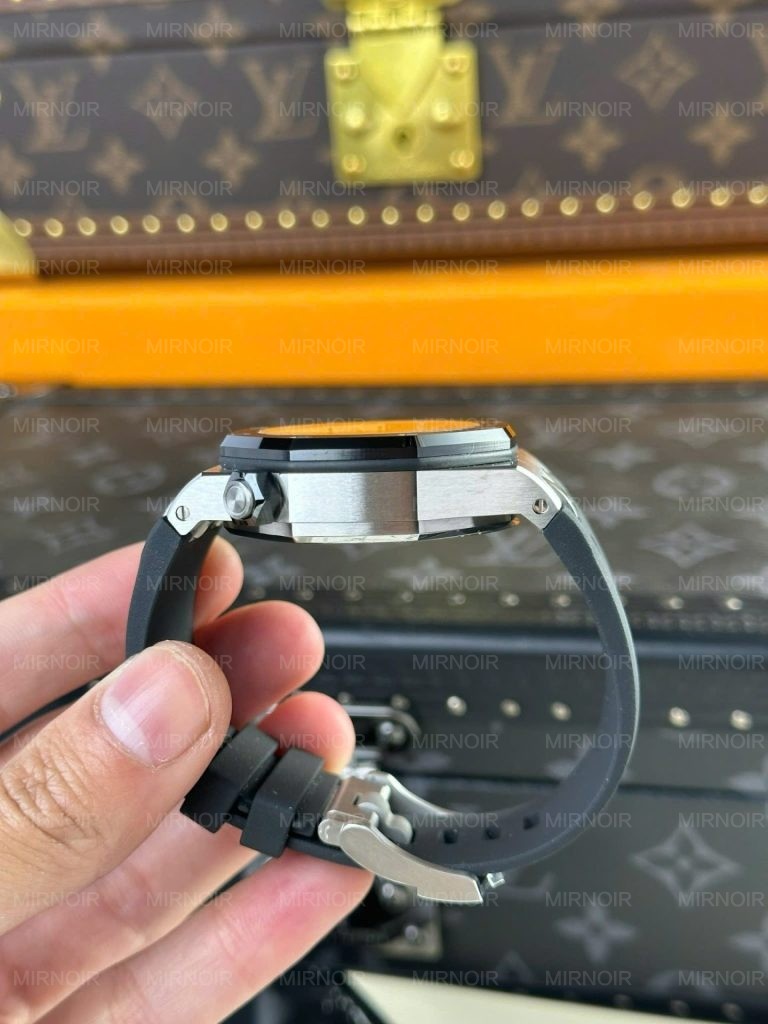 Dong-Ho-Nam-Audemars-Piguet-Replica-11-Royal-Oak-Offshore-15720ST-Mau-Den-Xuong-APS-42mm-3-768x1024.jpg