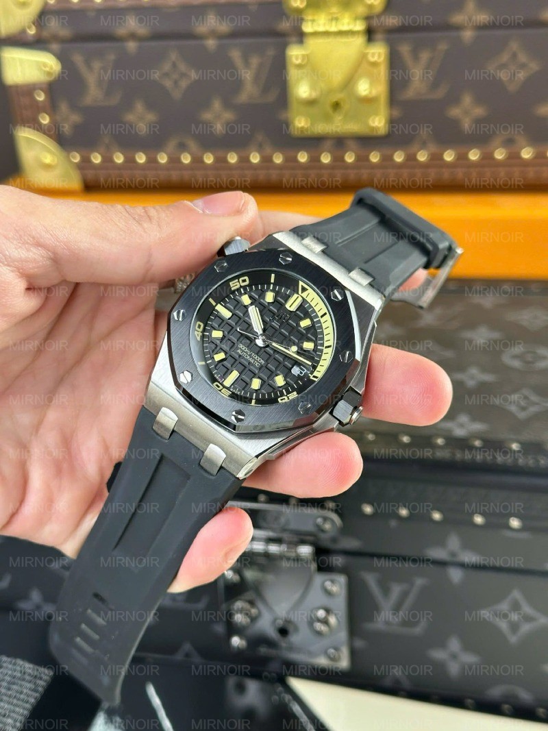Dong-Ho-Nam-Audemars-Piguet-Replica-11-Royal-Oak-Offshore-15720ST-Mau-Den-Xuong-APS-42mm-4.jpg