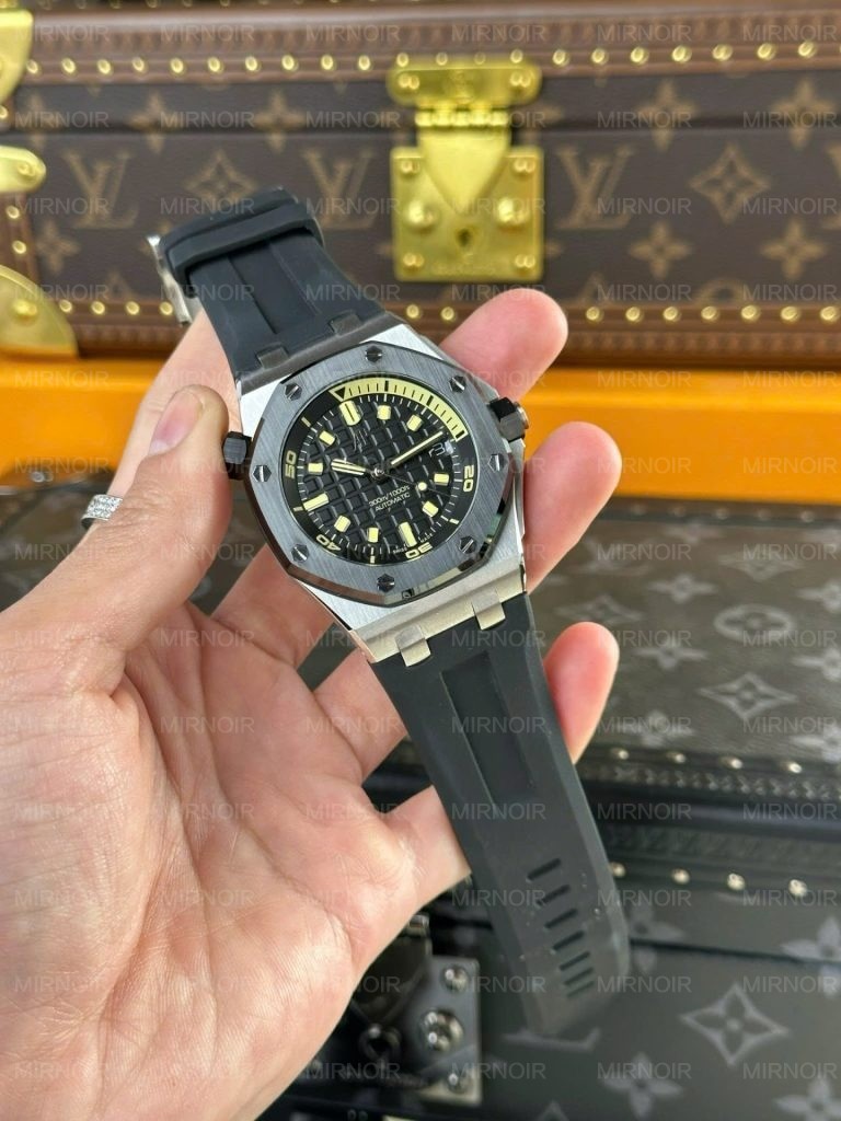 Dong-Ho-Nam-Audemars-Piguet-Replica-11-Royal-Oak-Offshore-15720ST-Mau-Den-Xuong-APS-42mm-9-768x1024.jpg